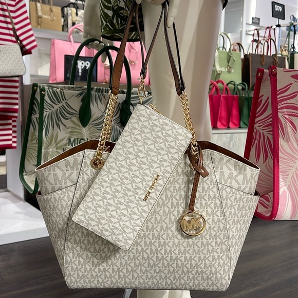 MICHAEL KORS 
Jet Set Lg Shoulder Bag & JST Lg Travel CONTINENTAL wallet-wristlt - Picture 5 of 16